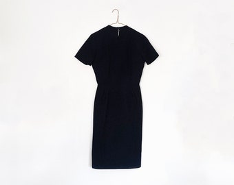 50s minimalist little black dress - calf length - classic timeless petite vintage - 26 inch waist