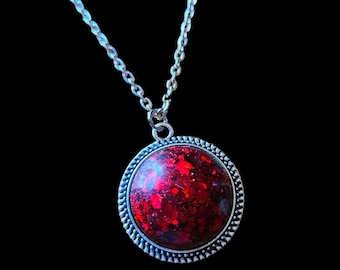 SCARLET  SENSATION-20mm round resin Valentine glitter silver pendant necklace.