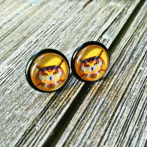 ABSTRACTE uilen: 12mm geometrische uil glas cabochon post Stud Earrings stud earrings in zwarte instellingen.