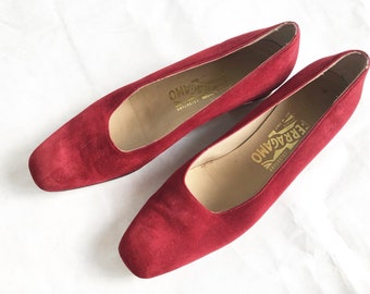 Zapatos de tacón bajo en rojo carmesí de Salvatore Ferragamo, vintage, años 90, talla 9 AA