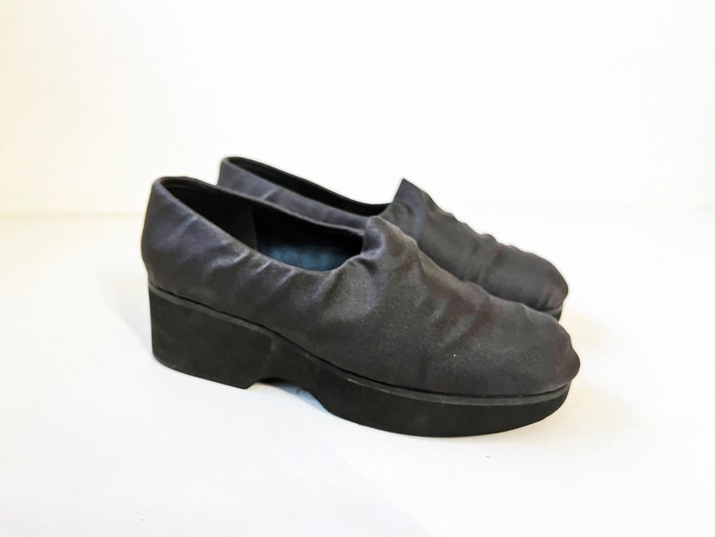 Size 6 Vintage 90s Andre Assous FEATHERWEIGHTS Black MINIMAL Shoes image 2