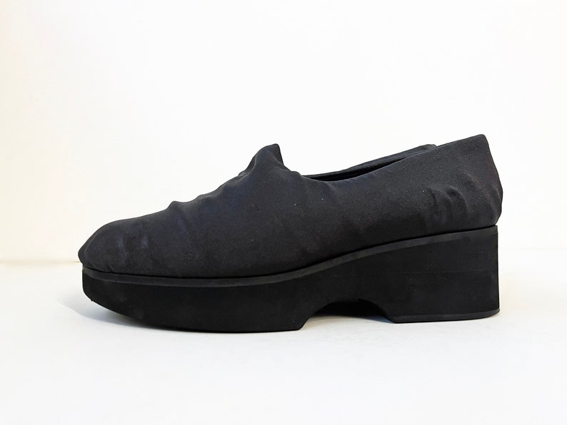Size 6 Vintage 90s Andre Assous FEATHERWEIGHTS Black MINIMAL Shoes image 3
