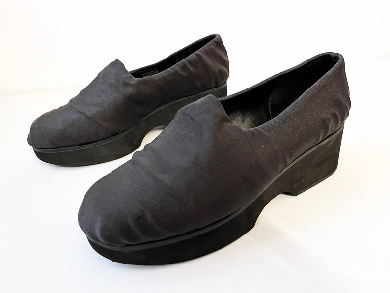 Size 6 Vintage 90s Andre Assous FEATHERWEIGHTS Black MINIMAL Shoes image 7