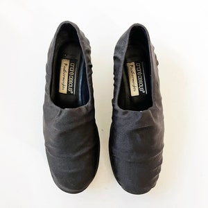 Size 6 Vintage 90s Andre Assous FEATHERWEIGHTS Black MINIMAL Shoes image 5
