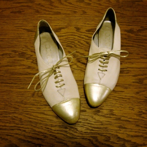 Size 6 Beige and Golden GOLD TIP Oxfords Flats Leather Vintage Shoes