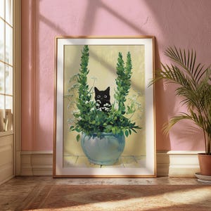 Puede incluir: Un gato negro asomándose desde una maceta de plantas verdes con flores blancas. La maceta es azul y blanca y el fondo es amarillo claro.