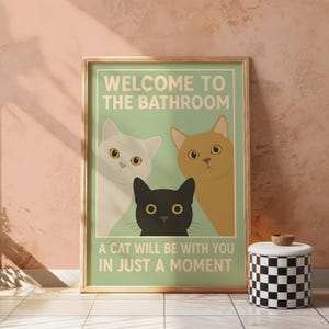 面白いブリティッシュショートヘアの猫のバスルームプリント：風変わりなヴィンテージスタイル