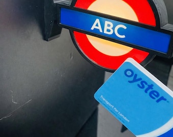 Aimant pour réfrigérateur fait main dans le métro londonien, nom de station personnalisé, éclairage LED double face, cadeau britannique unique