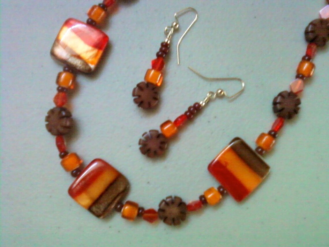 Rote orange und braune Muschel und Buri Bead Halskette und | Etsy