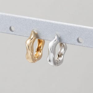 2PCS - Wavy Chunky Hoops • Organic Twisted Huggie Earrings • Minimalist One Touch Gift [E0672]