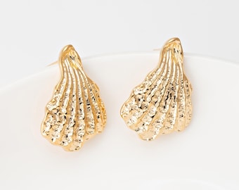 2PCS - Textured Gold Shell Stud Earrings • Chunky Seashell Statement Earrings • Beach Wedding Gift • Real 14K Gold Plated [E0487-PG]