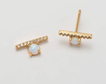2 piezas - Aretes de barra de ópalo cúbico dorado, postes de ópalo transparente dorado, aretes de barra largos de ópalo CZ, chapados en oro auténtico de 14 quilates [AA0295-PG]