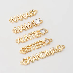 1 pieza - Conector de barra con letras para abuela, mamá, tía, hermana, abuela, regalo de cumpleaños, chapado en oro auténtico de 14 quilates [C0556-PG]