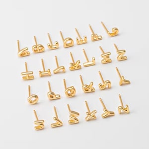 4 pendientes pequeños con iniciales doradas, de la A a la Z (seleccione 26 letras), con nombre y letras, en barra de plata de ley 925, chapado en oro auténtico de 14 quilates [E0858-PG]