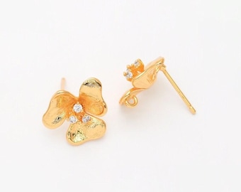 ORECCHINI a forma di fiore in oro giallo 18 KT e smalti | Trionfante Benedetto Casa d'Aste ORECCHINI a forma di fiore in oro giallo 18 KT e smalti | Trionfante Benedetto Casa d'Aste