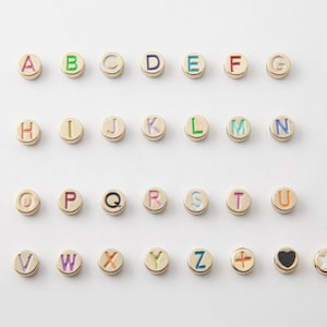 3 cuentas esmaltadas de 8 mm con iniciales del alfabeto, cuentas redondas planas de colores ABC, cuentas con letras A-Z, cuentas espaciadoras, cuentas con letras esmaltadas [CB0075]