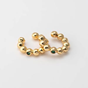 2 STÜCK - Runde Kugel Smaragd Zirkon Ohrklemme, Zierliche Hoop Ohrmanschette, Gold Ohrmanschette, vergoldete Ohrmanschetten, echt 14K vergoldet [E0840-PG]