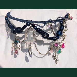 Collier sautoir "Elfe à la retraite" - Fait main et unique avec perles de seconde main