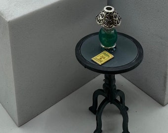 Dolls House Miniatures - 1/24th / 1:24 / Quarter Inch Scale Lamp Table x 1