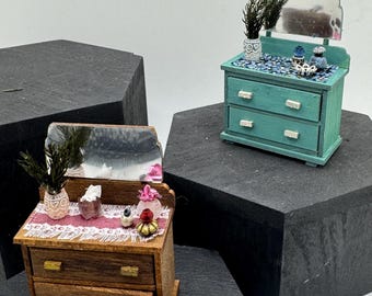 DOLLS HOUSE MINIATURES -   1/24th / 1:24th / Half Inch Scale  - dressing table