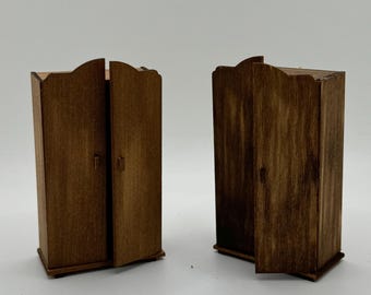 DOLLS HOUSE MINIATURES -   1/24th / 1:24th / Half Inch Scale  - wardrobe x1