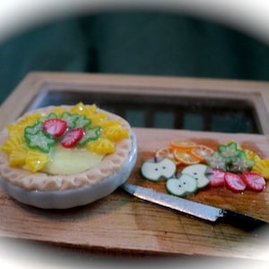 DOLLS HOUSE MINIATURES - 1/12th Making Fruit Flan