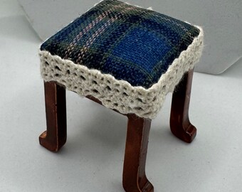 Dolls House Miniatures - 1/12 stool