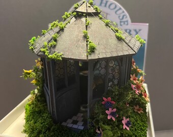 Dolls House Miniatures ( 1/48th - 1:48th - 1/4" - Quarter Inch Scale )   Garden Summerhouse