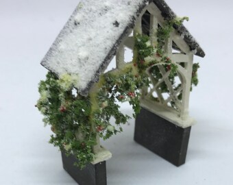 Dolls House Miniatures ( 1/48th - 1:48th - 1/4" - Quarter Inch Scale )Luxury Dressed  Winter Porchway