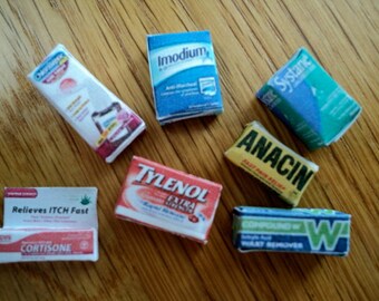 Dolls House Miniatures - 1/12th USA First Aid Items /Medicines (set A)