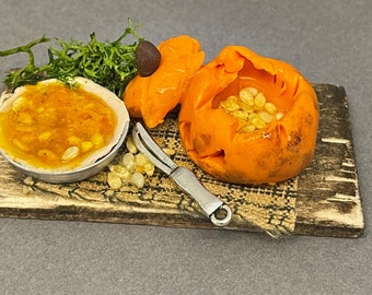 DOLLS HOUSE MINIATURES - 1/12th Halloween pumpkin and pie set