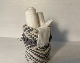 DOLLS HOUSE MINIATURES - Bathroom Basket x 1