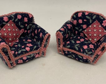 Dolls House Miniatures 1/24th / 1:24th / Half Inch Scale -  Pair of armchairs
