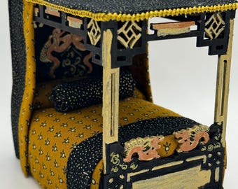 DOLLS HOUSE MINIATURES -   1/24th / 1:24th / Half Inch Scale  - four poster bed