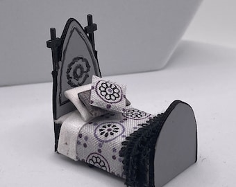 Dolls House Miniatures ( 1/48th - 1:48 - 1/4" - Quarter Inch Scale ) -  Gothic Single Bed (Ophelia / Elviera)