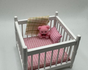 Dolls House 1/12th White Playpen