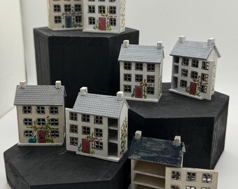 Dolls House Miniatures - 1/24th / 1:24 / Quarter Inch Scale DollsHouse x1 (2 sizes)
