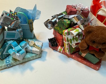 DOLLS HOUSE MINIATURES - 1/12th scale (1 inch) stack of Christmas Presents (2 options)