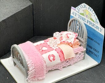 Dolls House Miniatures - Hand Made Single Bed (1/48th / 1:48 / Quarter Scale )