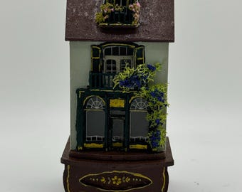 DOLLS HOUSE MINIATURES -   1/144th /1:144th / dutch Scale  - shop with Stand