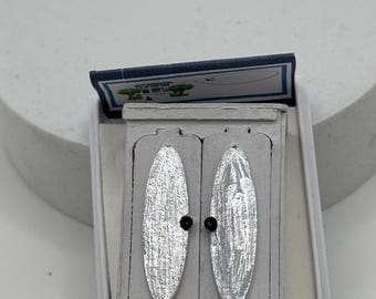Dolls House 1/48th / 1:48 /Quarter Scale - wardrobe