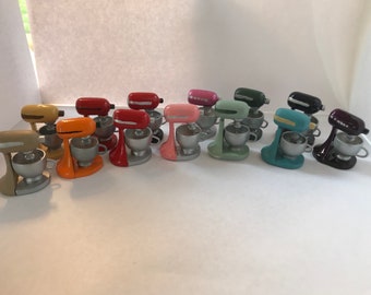 Dolls House Miniatures - 1/12th Hand Painted Kitchen Mixer x 1