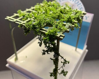 Dolls House Miniatures ( 1/48th - 1:48th - 1/4" - Quarter Inch Scale )   Arbour with grapevine