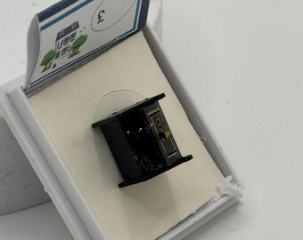 Dolls House 1/48th / 1:48 /Quarter Scale - safe