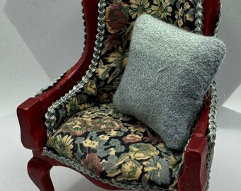 Dolls House Miniatures - 1/12 Elegant chair