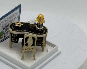 Dolls House 1/48th / 1:48 /Quarter Scale - dressing table