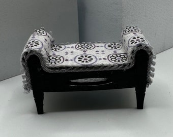 Dolls House Miniatures - 1/24th / 1:24 / Quarter Inch  bench seat