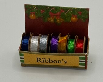 DOLLS HOUSE MINIATURES - Christmas ribbons box x1
