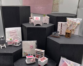 DOLLS HOUSE MINIATURES - 1/48th room in a box - Girls Nursery