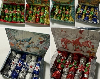 DOLLS HOUSE MINIATURES - 1/12th scale (1 inch) christmas crackers in box  (6 options)